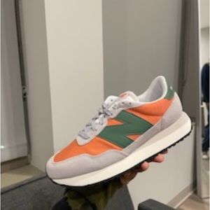 New Balance-Unisex sneaker, men’s (9)-women (10.5).